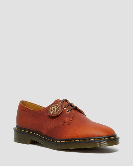 Brown Classic Oiled Shoulder Dr Martens 1461 Made in England Classic Oil Leather Women's Oxford Shoes | 6280-QOBUT