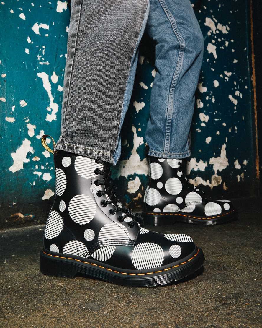 Black Polka Dot Smooth Dr Martens 1460 Polka Dot Smooth Leather Women's Lace Up Boots | 6931-NMFTO